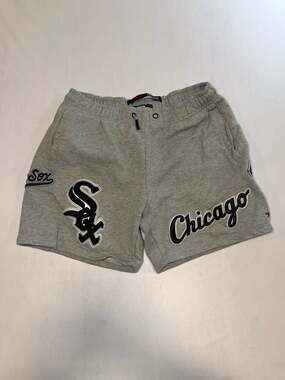 Pro Standard Chicago White Sox MLB Heather Grey Chenille Shorts - DTLR Exclusive